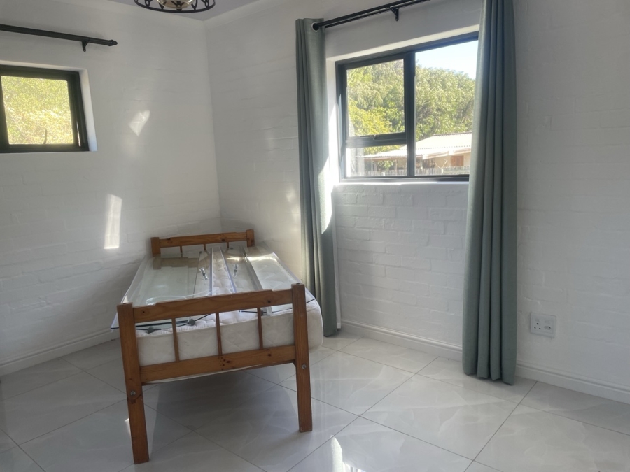 To Let 2 Bedroom Property for Rent in Crofters Valley Western Cape